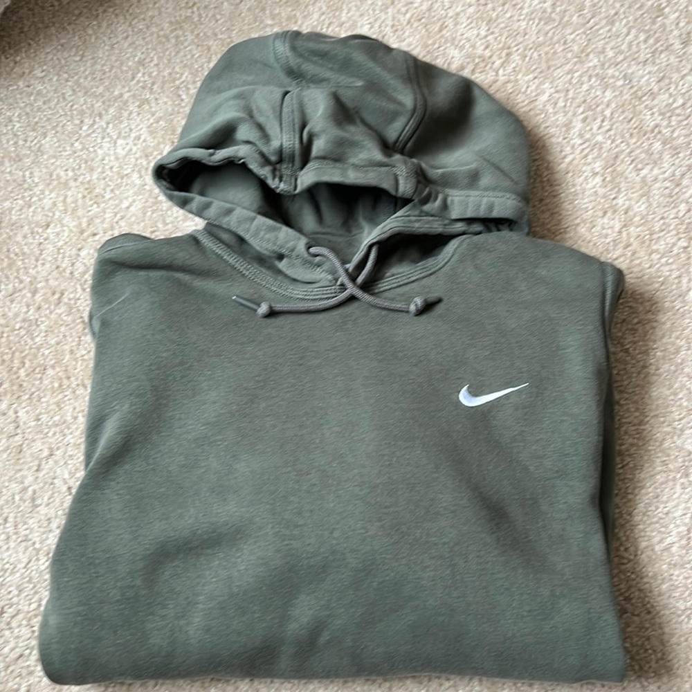 Nike Mens Large hooded sweatshirt in olive